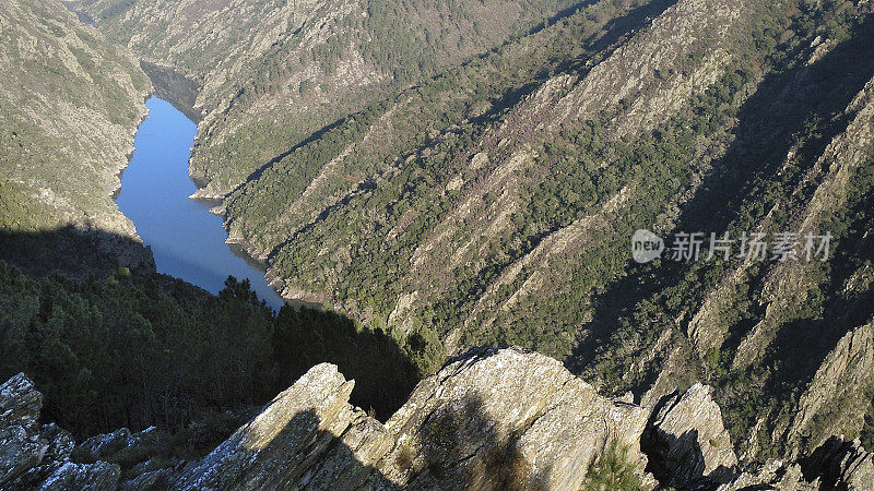 Canones del Sil landscape, Ribeira Sacra，加利西亚，西班牙。